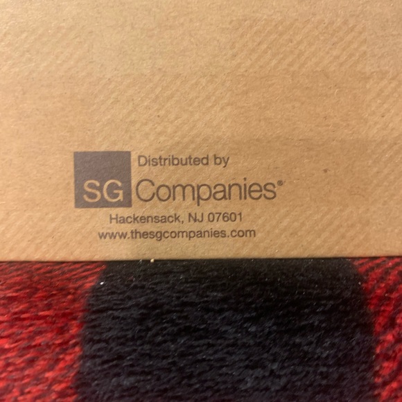 NWT Dakota slipper and blanket set! Sz M Buffalo Plaid and fleece! - Picture 6 of 8